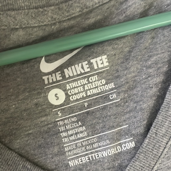 Nike Cubs V-Neck tee - Picture 2 of 2